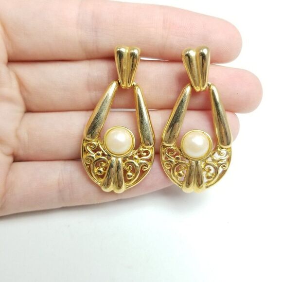 Vintage Gold Tone Faux Pearl Door Knocker Dangle Stud Earrings, Retro 80s Style - Picture 2 of 6